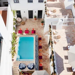  Villa Casa Rosa With Pool In Centre